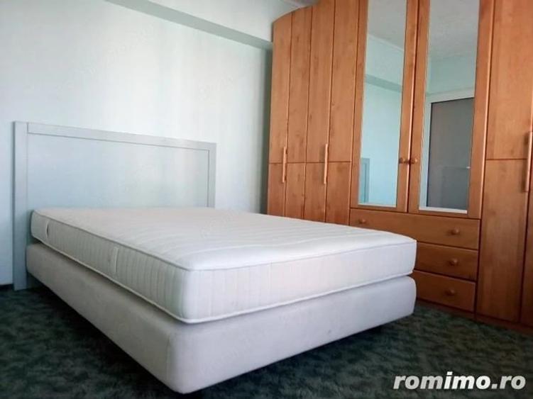 Apartament cu 2 camere decomandat în Victoriei