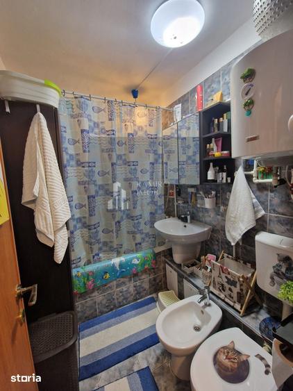 Apartament cu 4 camere semidecomandat în Berceni