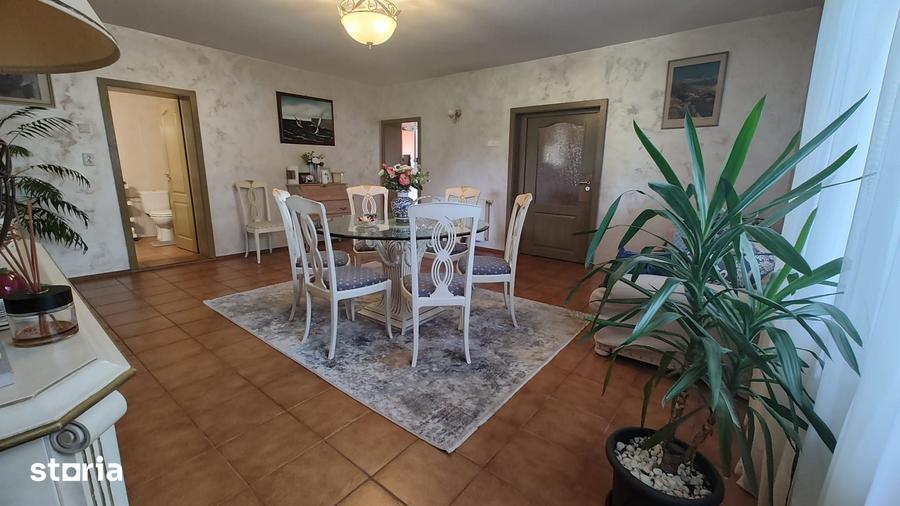 Casă cu 5 camere cu Teren 864 Mp în Băcia
