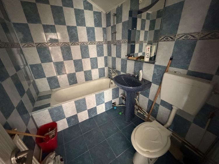 Apartament cu 2 camere decomandat în Industrială
