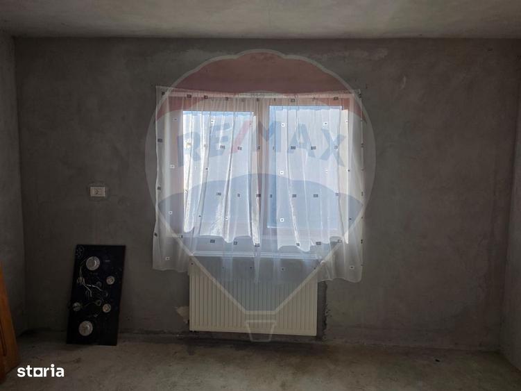 Casă cu 3 camere cu Teren 966 Mp în Gârleni