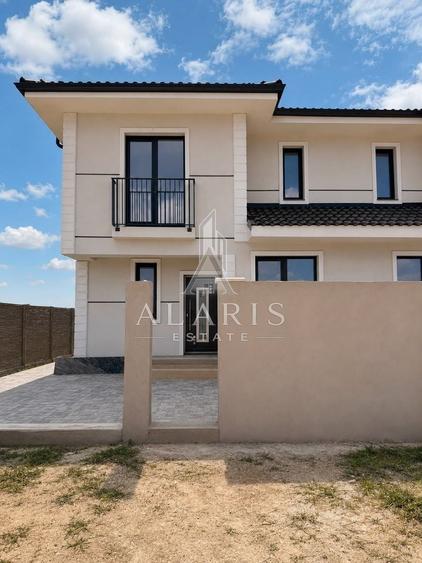 Duplex cu 5 camere cu Canalizare în Moșnița Nouă