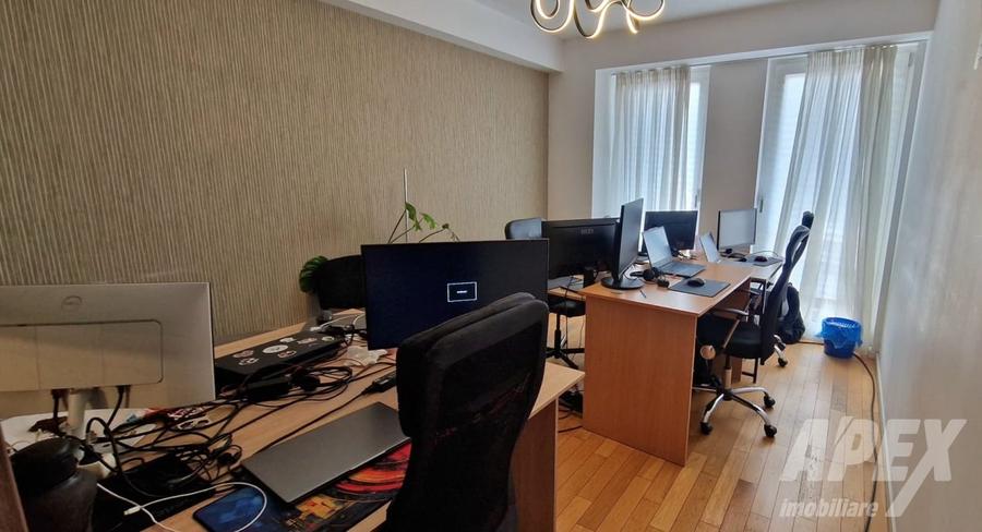 Apartament cu 3 camere semidecomandat, mobilat în Dacia