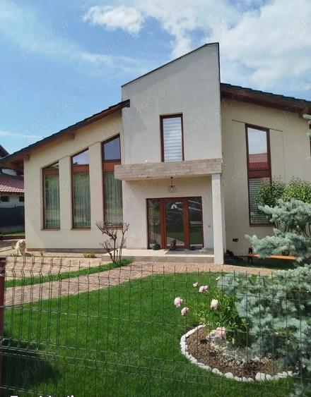 Casă cu 5 camere în Central