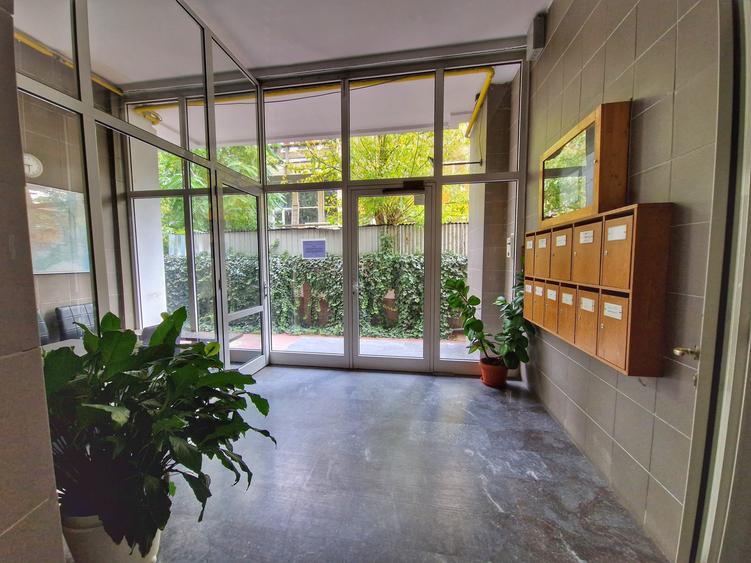 Apartament cu 3 camere decomandat, mobilat în Aviatorilor