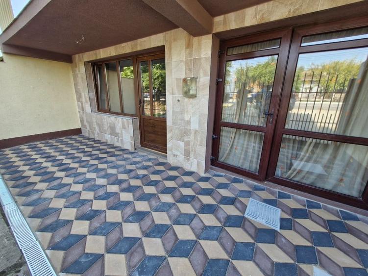 Casă cu 7 camere cu Teren 1700 Mp în Central
