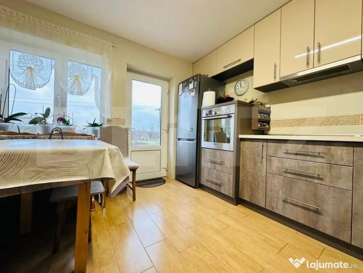 Casă cu 7 camere cu Teren 500 Mp în Central