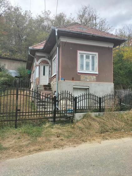 Casă individuală cu 3 camere cu Teren 574 Mp în Pietroșani