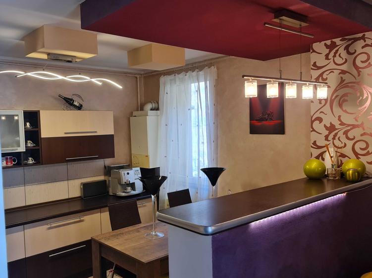 Apartament cu 4 camere decomandat în Tractorul