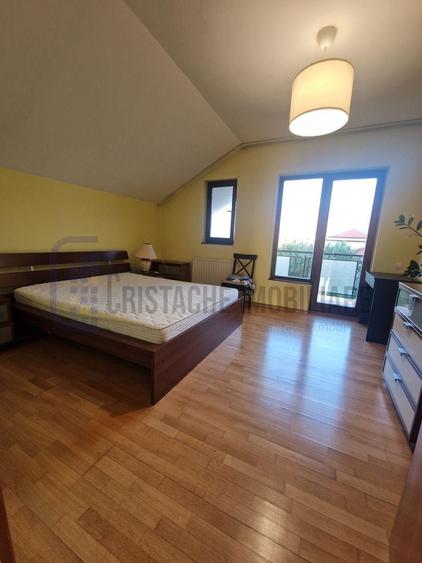 Casă individuală cu 5 camere cu Canalizare în Central