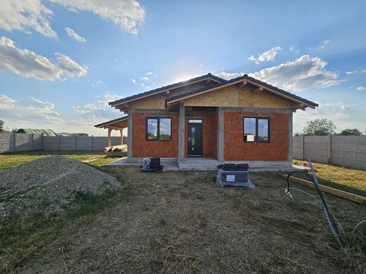 Casă cu 3 camere în Leș