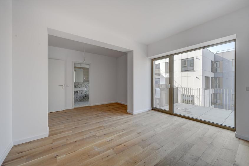 Apartament cu 3 camere semidecomandat în Sisești