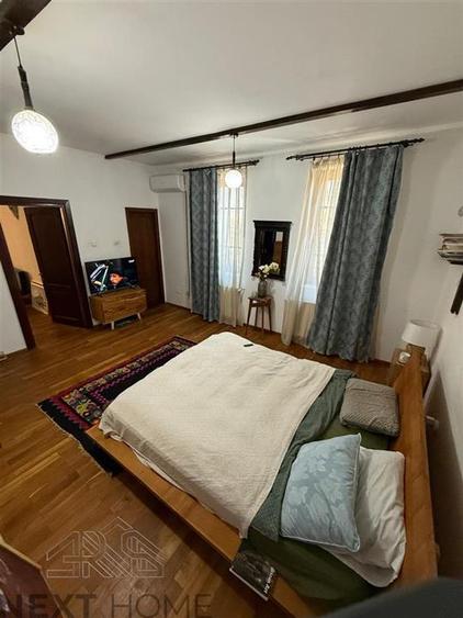 Casă cu 6 camere cu Canalizare în Central