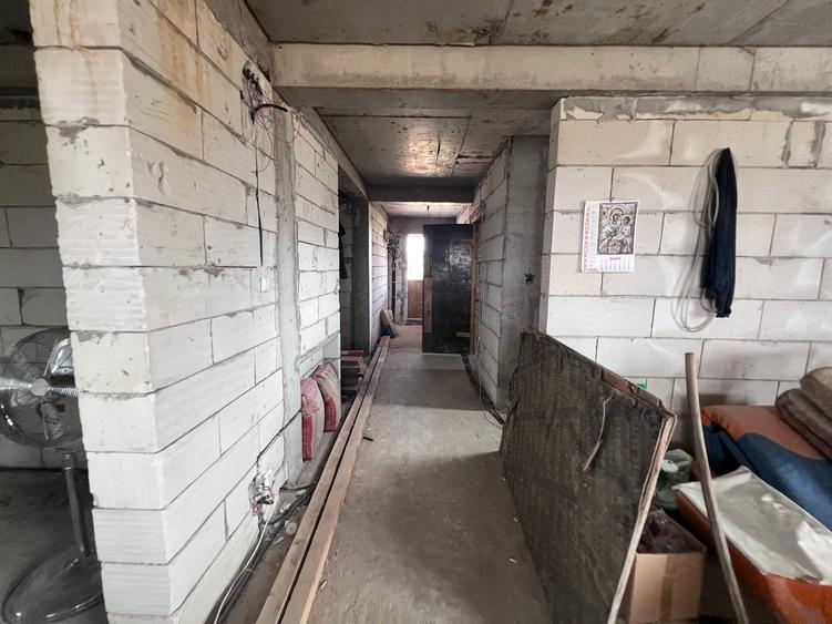 Casă individuală cu 9 camere cu Teren 1160 Mp în 1 Decembrie