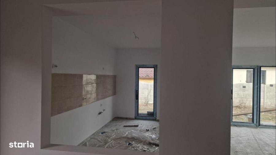 Casă cu 3 camere în Clinceni