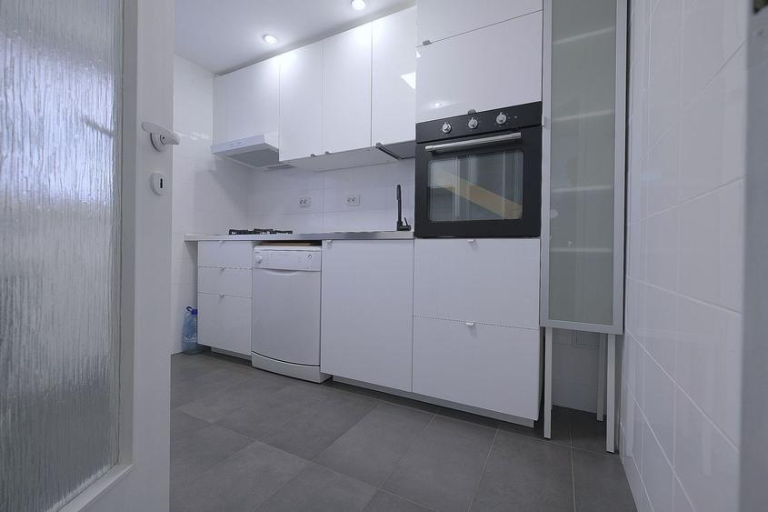 Apartament cu 4 camere decomandat, mobilat în Herăstrău