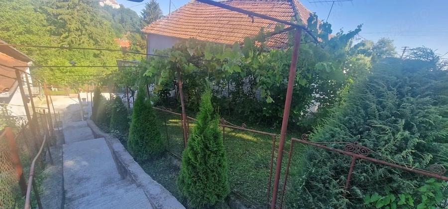 Casă cu 3 camere cu Teren 540 Mp în Central