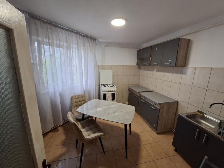 Apartament cu 2 camere decomandat în Exterior Vest