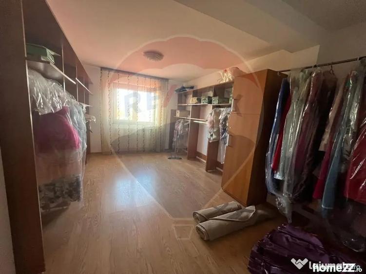 Casă cu 5 camere cu Teren 679 Mp în Central