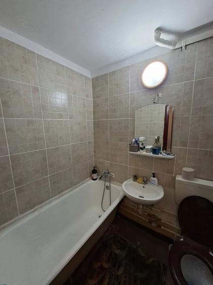 Apartament cu 2 camere decomandat în Titan