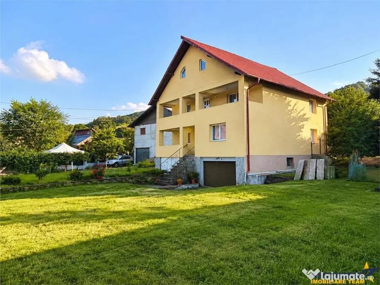 Casă cu 5 camere cu Teren 1917 Mp în Runcu