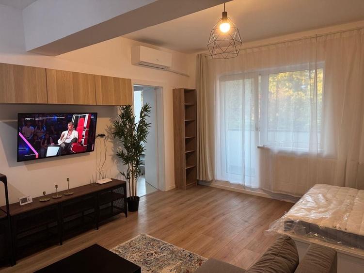 Garsonieră decomandată în Păcii