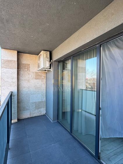 Apartament cu 3 camere semidecomandat, mobilat în Dâmbul Rotund