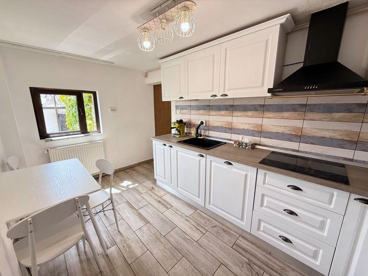 Apartament cu 3 camere decomandat, mobilat în Banu Manta