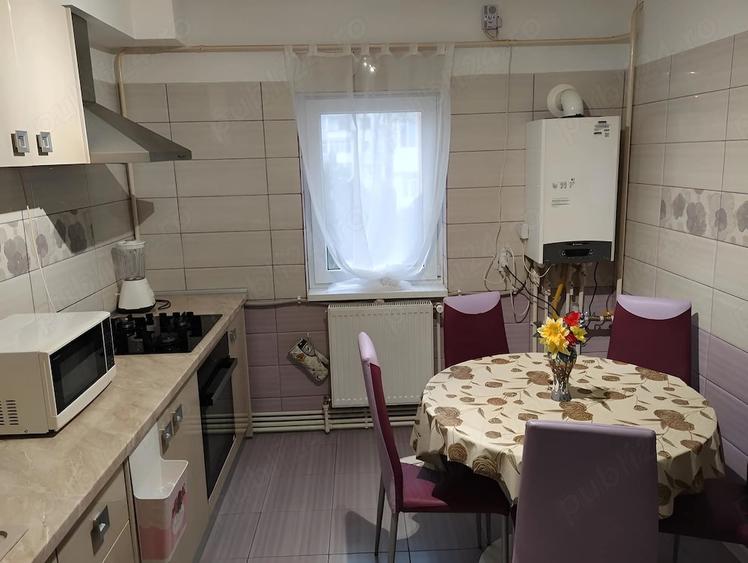 Apartament cu 3 camere decomandat în Central