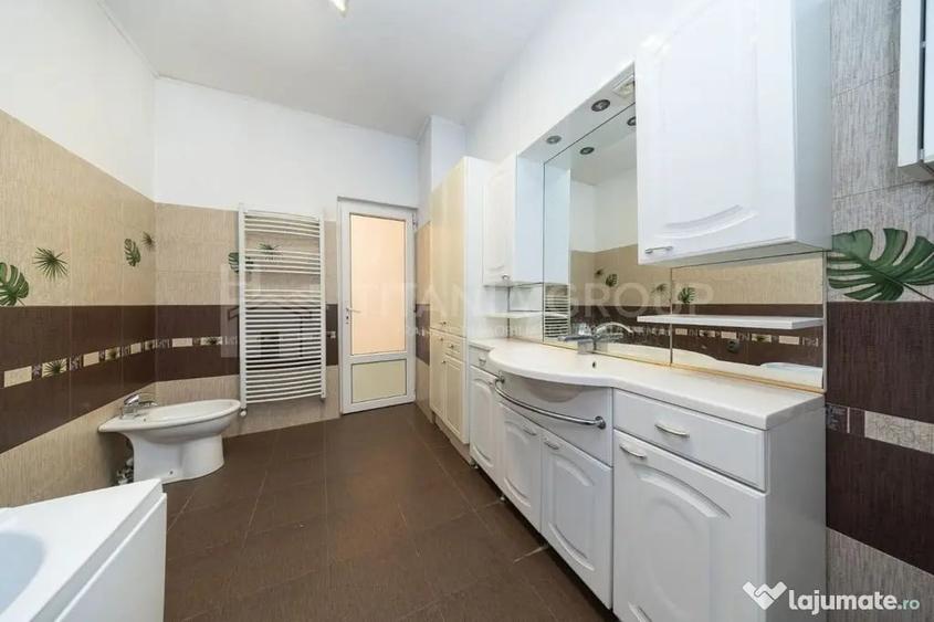 Casă cu 3 camere cu Teren 2200 Mp în Centură