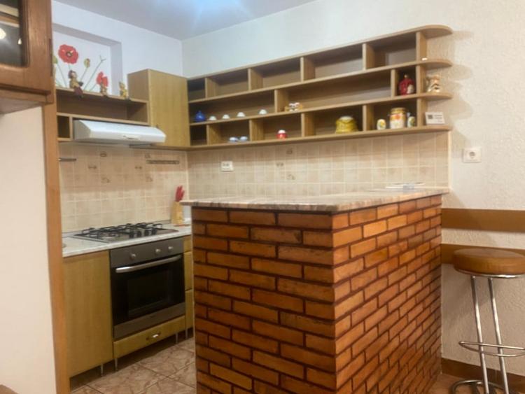Casă individuală cu 5 camere cu Canalizare în Centrul Istoric
