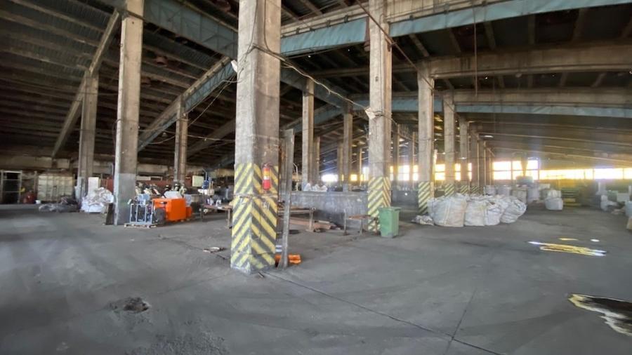 Spațiu industrial, de 4,076 mp, în Central