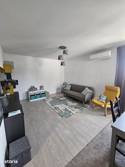 Apartament cu 3 camere decomandat în Dobroești