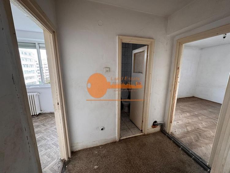 Apartament cu 3 camere semidecomandat în Iancului