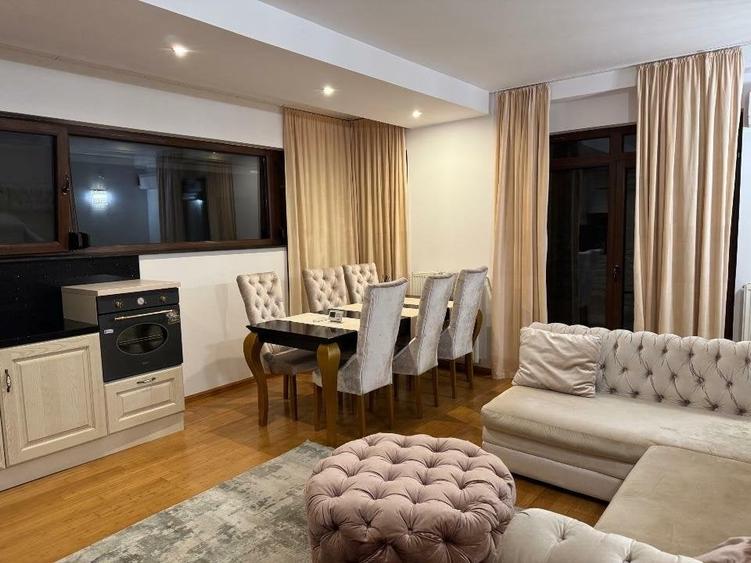 Apartament cu 3 camere decomandat, mobilat în Casin