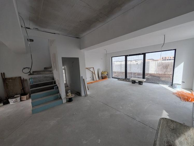 Casă individuală cu 4 camere cu Teren 350 Mp în Tunari