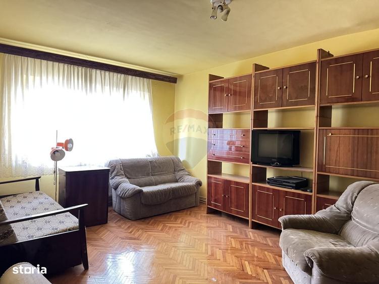 Apartament cu 3 camere decomandat în Vitrometan