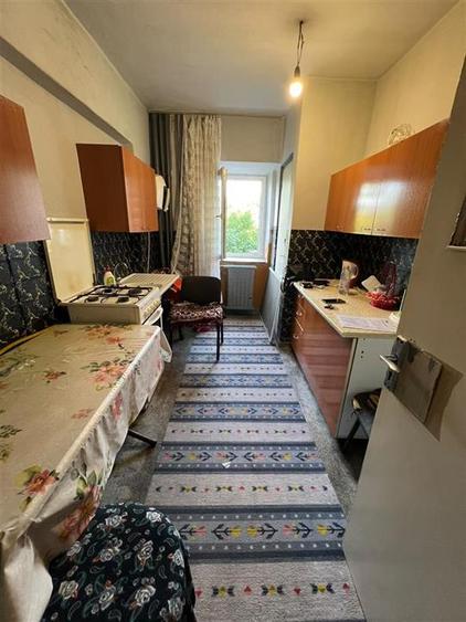 Apartament cu 3 camere decomandat în Podu Roș