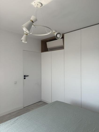 Apartament cu 4 camere decomandat în Lacul Tei