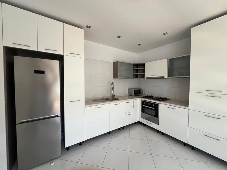 Apartament cu 3 camere decomandat în Pipera