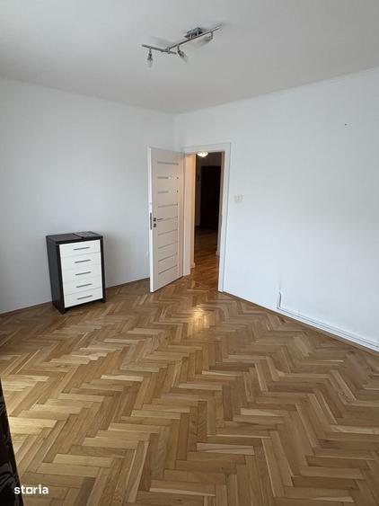 Apartament cu 4 camere în Stana
