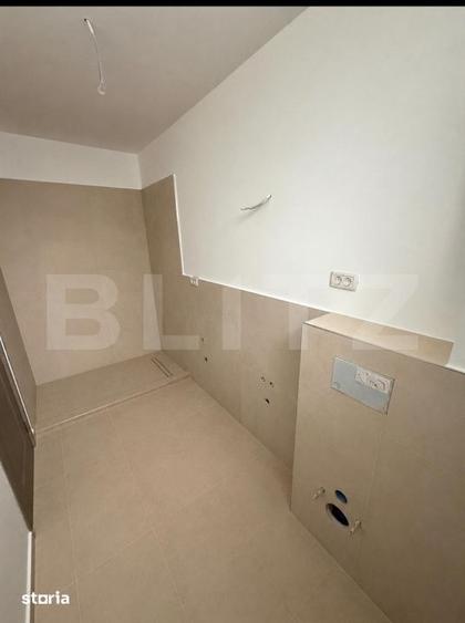 Casă cu 5 camere cu Teren 220 Mp în Noua