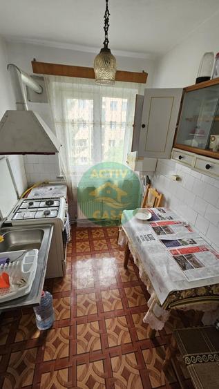 Apartament cu 3 camere decomandat în Est