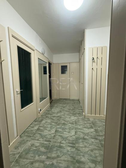 Apartament cu 3 camere semidecomandat, mobilat în Basarabia