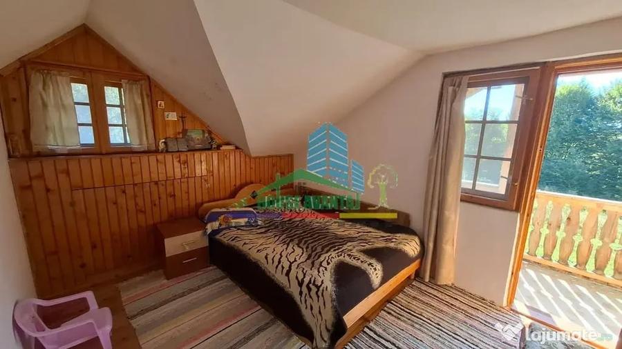 Casă cu 5 camere cu Teren 4070 Mp în Soveja