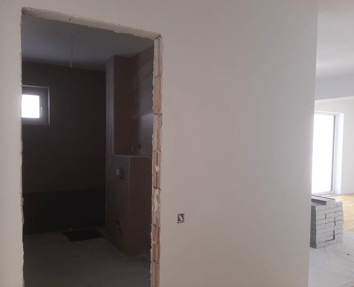Brasov Apartament 3 camere 82 mp + 2 terase de 24 mp zona rezidentiala aerisita - 16