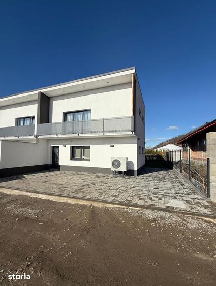 Casă cu 4 camere cu Teren 250 Mp în Central