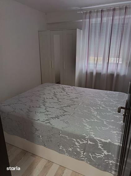 Apartament cu 3 camere semidecomandat în Sud