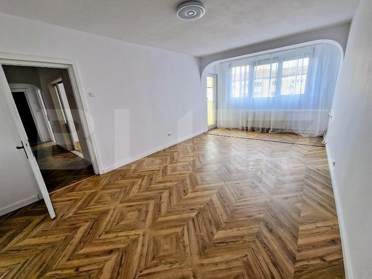 Apartament cu 3 camere decomandat, mobilat în Dacia