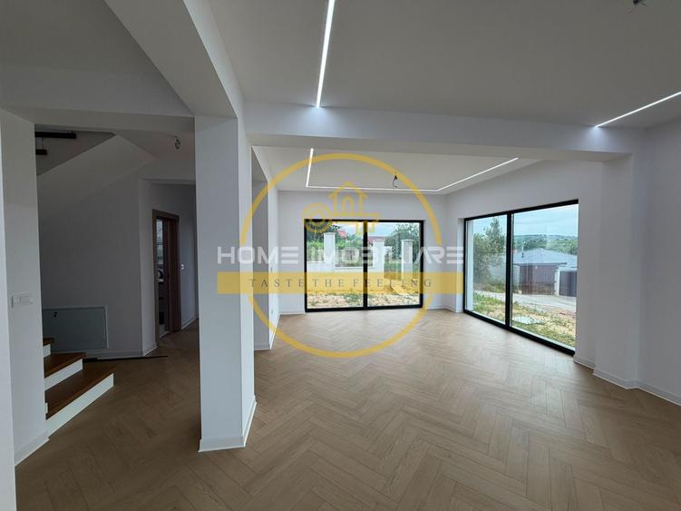 Casă individuală cu 4 camere cu Canalizare în Bucium